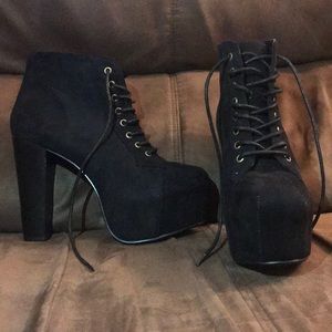 *NEVER WORN* Black Faux Suede Platform Booties